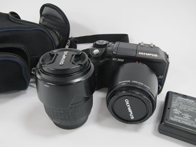 Lot 1217 - Cased Olympus E-300 digital camera with two...
