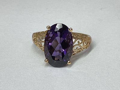 Lot 48 - QVC Modern 9ct Gold Single Stone Dress Ring,...