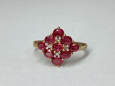 Lot 58 - QVC Modern 9ct Gold Cluster Dress Ring, claw...