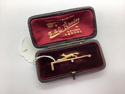 Lot 113 - An Edwardian Fox and Riding Crop Bar Brooch,...