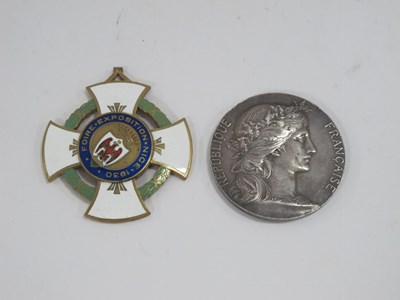 Lot 1218 - A French 'Republique Francaise' silver...