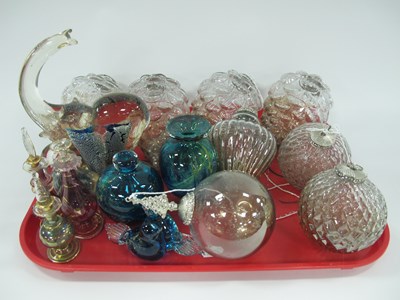 Lot 1118 - Decorative glassware, including three labelled...