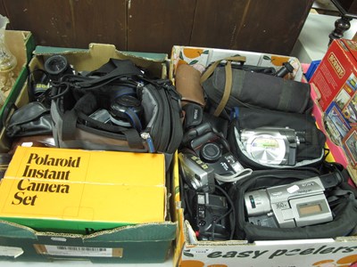 Lot 1049 - Cameras and camcorders, including SLR cameras...