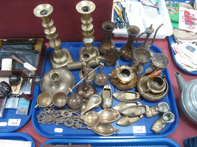 Lot 1315 - Brassware, including candlesticks and candle...