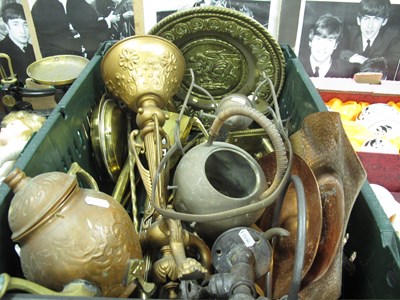 Lot 1002 - Metalware, including large brass trays,...