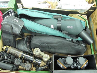 Lot 1076 - Optical equipment, including antique...