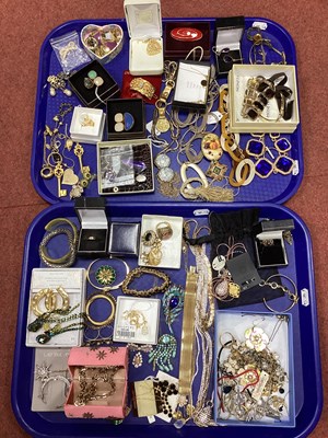 Lot 195 - A Collection of Vintage and Later Costume...