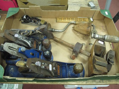 Lot 1089 - Mixed hand tools, including two Record No. 04...