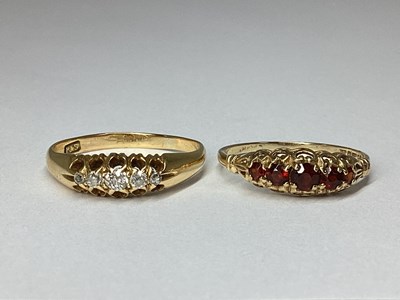 Lot 64 - A Five Stone Diamond Ring, the graduated old...