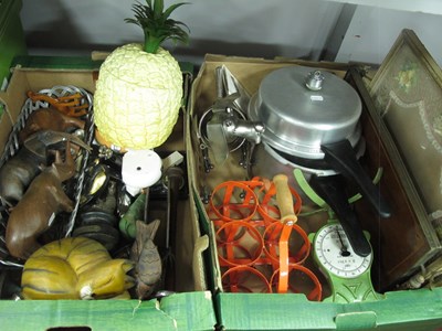 Lot 1020 - Collectables and kitchenware, including...