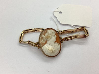 Lot 96 - A Shell Carved Cameo Bracelet, the oval panel...