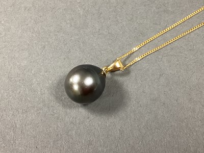 Lot 116 - A Tahitian Black Pearl Bead Pendant, stamped...