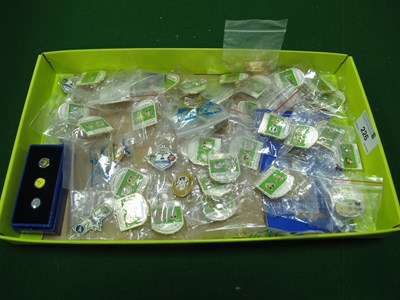 Lot 226 - Leeds United Lapel Badges, mainly match...