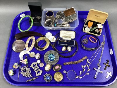 Lot 229 - A Collection of Vintage and Later Jewellery...