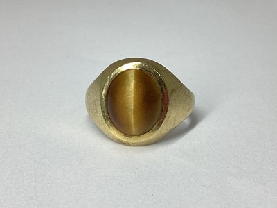 Lot 14 - A 9ct Gold Tiger's Eye Inset Signet Style Ring,...