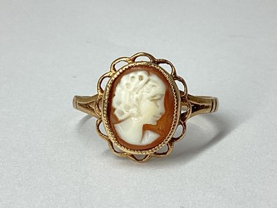 Lot 17 - A 9ct Gold Oval Shell Carved Cameo Dress Ring,...