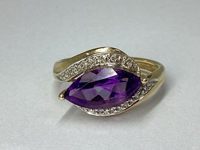 Lot 29 - QVC Modern 9ct Gold Dress Ring, marquise claw...