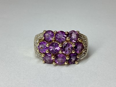 Lot 21 - QVC Modern 9ct Gold Dress Ring, circular claw...