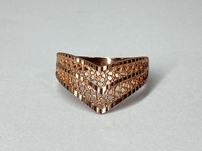 Lot 22 - A Rose Colour Wishbone Ring, of pierced...