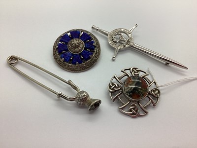 Lot 136 - A Scottish Hallmarked Silver Moss Agate Single...