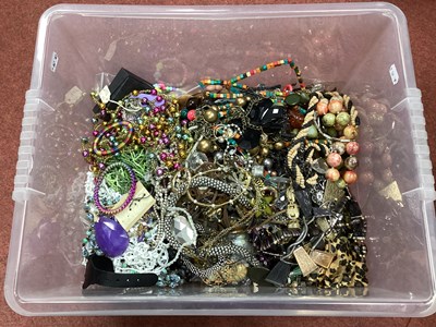 Lot 200 - A Quantity of Assorted Costume Jewellery :-...