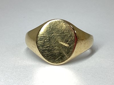 Lot 40 - A 9ct Gold Plain Signet Ring, the vacant oval...