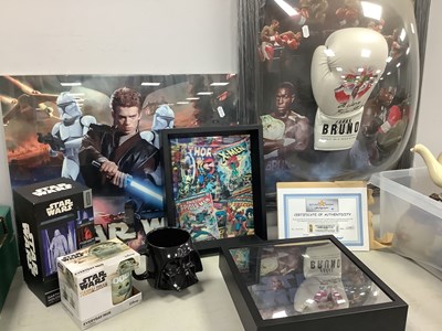 Lot 1156 - Star Wars holographic light, mirror, mugs,...