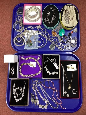 Lot 264 - A Collection of Assorted Costume Jewellery,...