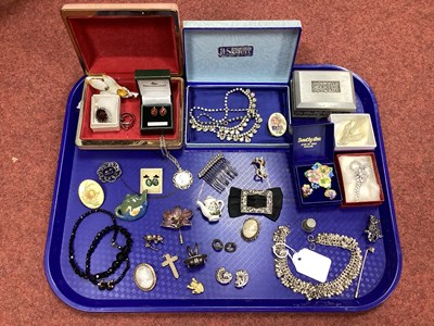 Lot 282 - Vintage and Later Costume Jewellery, including...