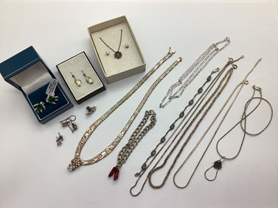 Lot 163 - TGGC Modern Turtle Earrings, together with 925...