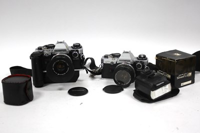 Lot 1089 - Olympus OM10 35mm SLR Film Camera with...