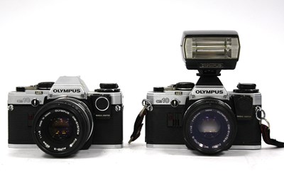 Lot 1042 - Olympus OM10 35mm SLR Film Camera with...