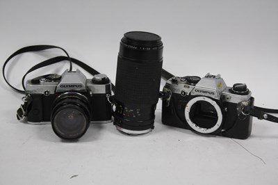 Lot 1091 - Olympus OM10 35mm SLR Film Camera with...