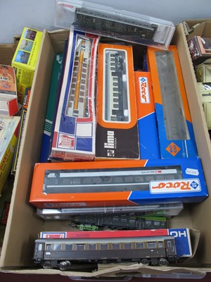 Lot 314 - Twenty Plus 'HO' Gauge Items of Continental...