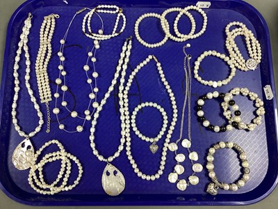 Lot 259 - A Selection of Honora and Other Pearl Bead...