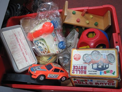 Lot 1209 - Vintage toys and games, including boxed...