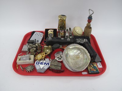 Lot 1438 - Collectables and novelties, including...