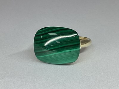 Lot 45 - QVC; A Large 9ct Gold Single Stone Malachite...