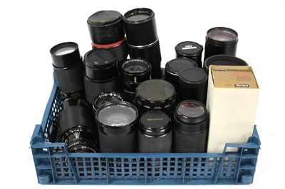Lot 1031 - A large collection of various zoom lenses to...
