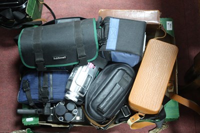 Lot 1104 - A collection of handheld camcorders and cine...