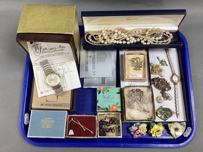 Lot 267 - A Collection of Vintage and Later Costume...