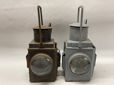 Lot 313 - Railwayana - A BR Twin Aspect Lamp. Marked BR....
