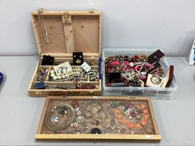 Lot 182 - A Collection of Modern Costume Jewellery,...