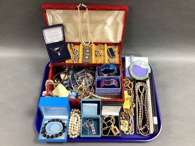 Lot 193 - A Collection of Vintage and Later Costume...