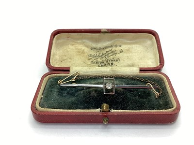Lot 136 - A Vintage Single Stone Diamond Set Bar Brooch,...