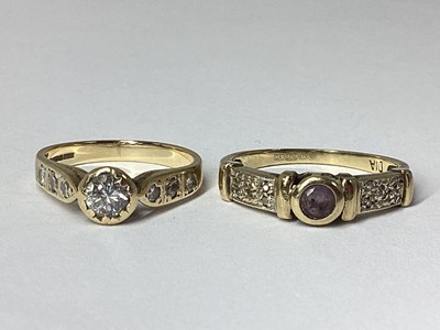Lot 35 - A 9ct Gold Single Stone Diamond Ring, between...