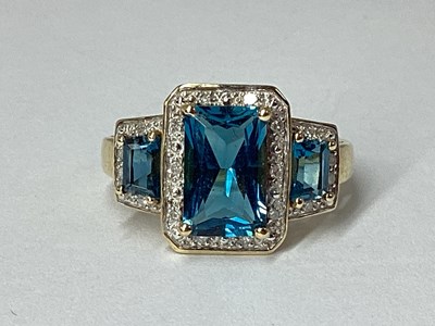 Lot 30 - QVC; A 9ct Gold Rectangular Three Stone Ring,...
