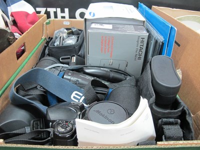 Lot 1010 - Cameras; Panasonic Lumix DMC-FS28, Hitachi HDC-...