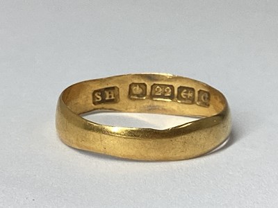 Lot 32 - A 22ct Gold Plain Wedding Band (finger size...