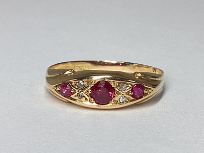 Lot 22 - A Claw Set Boat Shaped Ring, between plain...